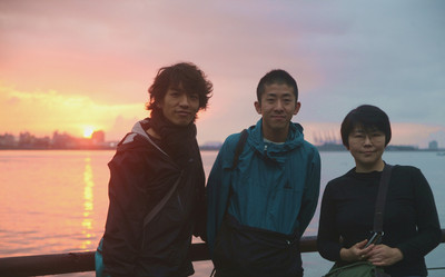 tourists enjoying Taiwan at 5pm