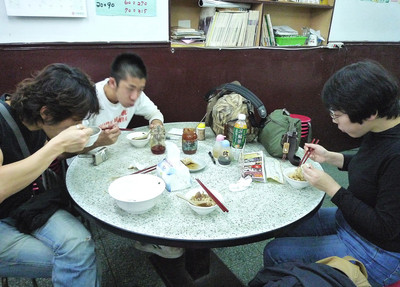 tourists still enjoying Taiwan at 1 am