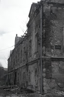 a ruined town  廃墟の町